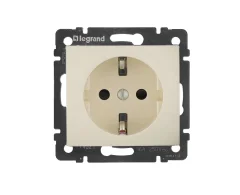 Розетка СП 1-м c з/к с шторк. механизм (сл. кость) Valena Legrand 774321