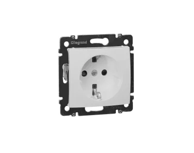 Розетка СП 1-м c з/к с шторк. механизм (белый) Valena Legrand 774421 фото 1