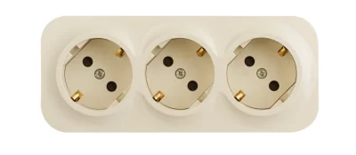 Розетка тройная Quteo с заземлением со шторками слоновая кость Legrand 782268 фото 1