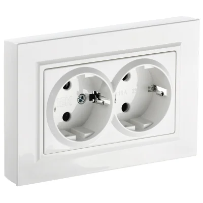 BRITE Роз. 2-я с з/к без з/ш 16А в сб. РС12-3-БрБ бел. IEK BR-R21-16-K01-F фото 1