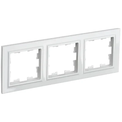 BRITE Рамка 3-мест. РУ-3-БрБ бел. IEK BR-M32-K01 фото 1